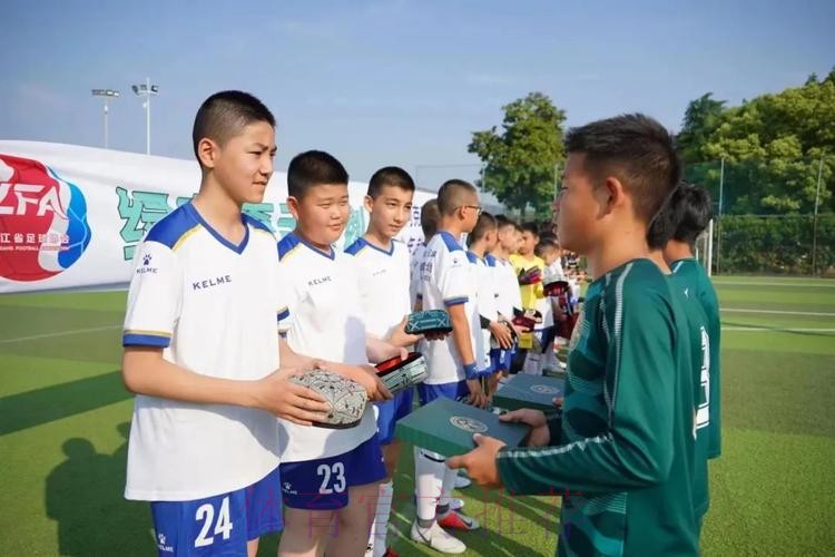 绿茵场上手牵手!浙江-阿克苏青少年足球“绿茵牵手计划”夏令营顺利结营 绿茵场上手牵手!浙江-阿克苏青少年足球“绿茵牵手计划”夏令营顺利结营