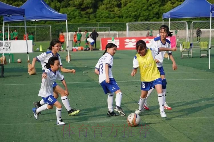 绿茵场上手牵手!浙江-阿克苏青少年足球“绿茵牵手计划”夏令营顺利结营 绿茵场上手牵手!浙江-阿克苏青少年足球“绿茵牵手计划”夏令营顺利结营